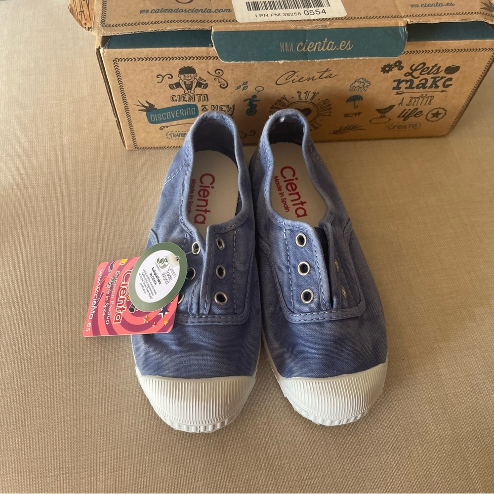 Cienta Kids Sneakers in Blue Canvas size 29 aprox kids 11.5